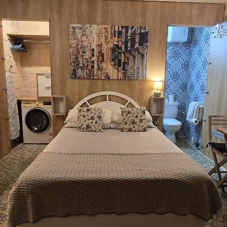 Servants' Quarters Studio Apartment La Valeta Exterior foto