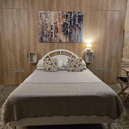 Servants' Quarters Studio Apartment La Valeta Exterior foto